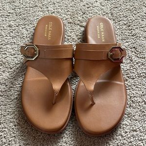 Cole Haan Grand 360 Felicity Pecan Leather Cognac Buckle Flip Flop Sandal Size 6